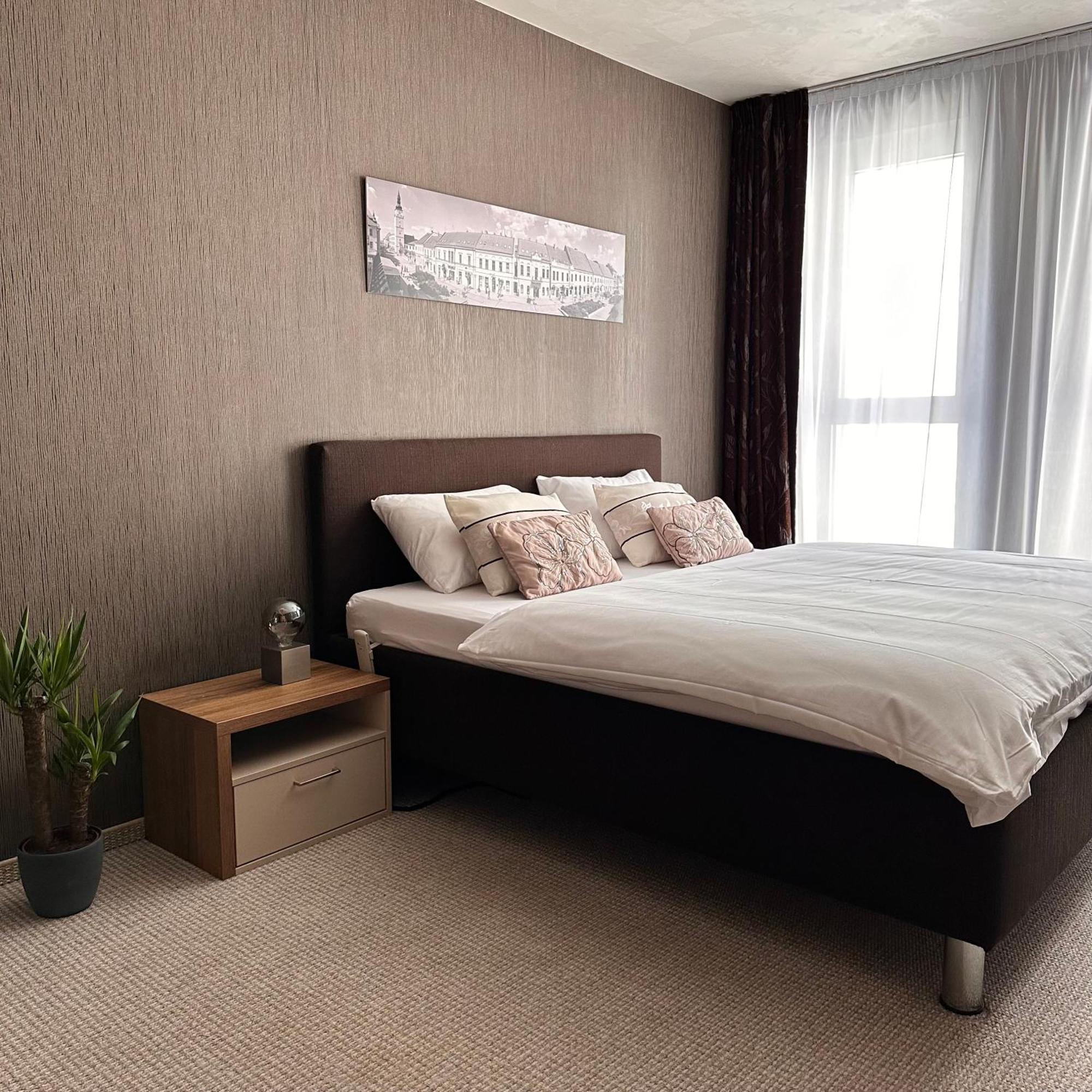 Apartman Leonardo - City Center Trnava Exterior foto